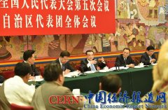 <b>李克强参加西藏代表团审议：民族团结要像糌粑和糍粑那样捏成团、聚成团、抱</b>