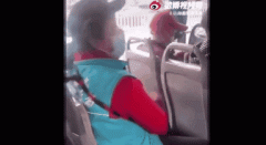 嫌让座慢，北京大妈竟怒骂女乘客：臭外